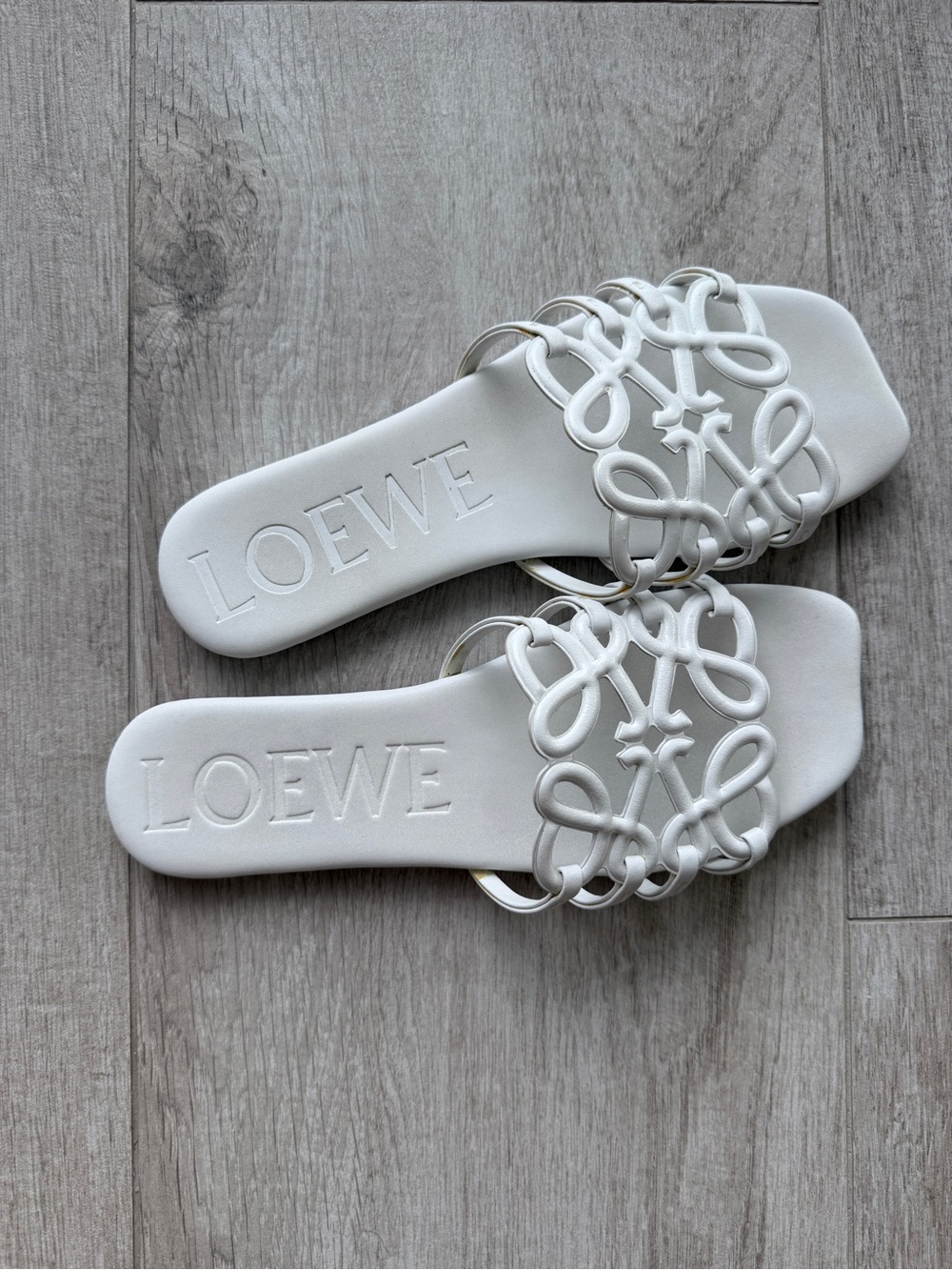 Loewe Sandals White Petal Anagram Slides Sz 39 - Picture 2 of 11